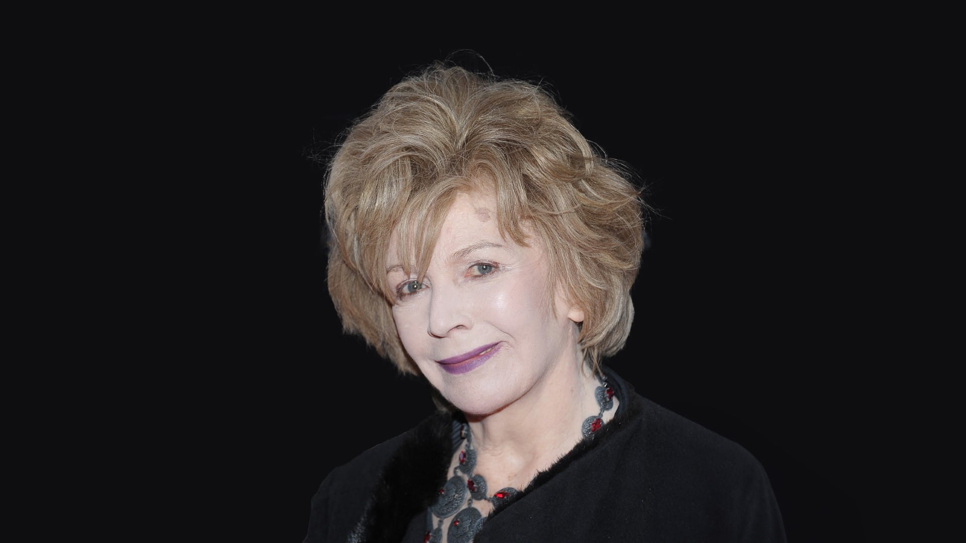 صورة بعنوان: بعد صراع مع المرض..الموت يغيب الكاتبة الإيرلندية إدنا أوبراين 