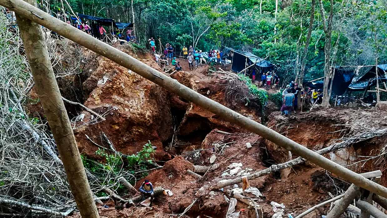 صورة بعنوان: في فيتنام.. انهيار منجم فحم يودي بحياة 5 عمال  