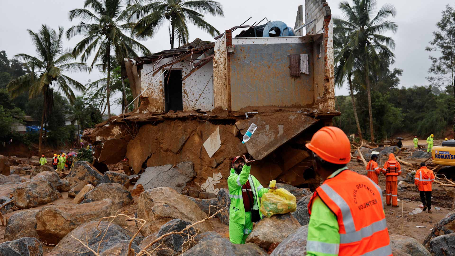 صورة بعنوان: في الهند..البحث متواصل بعد انهيارات أرضية أودت بحياة 166 بكيرالا 