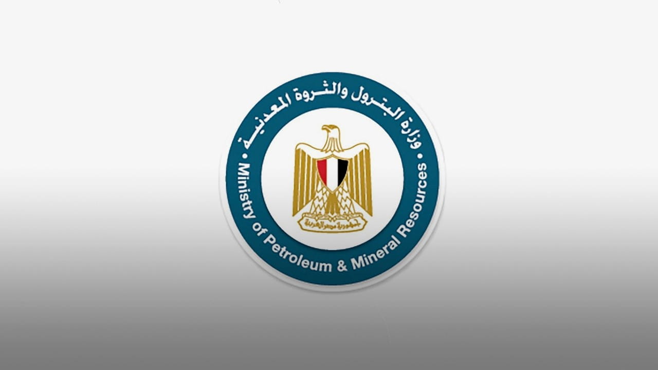 صورة بعنوان: "البترول المصرية" تبحث زيادة الإنتاج مع "دراجون أويل" و"دانة غاز" 