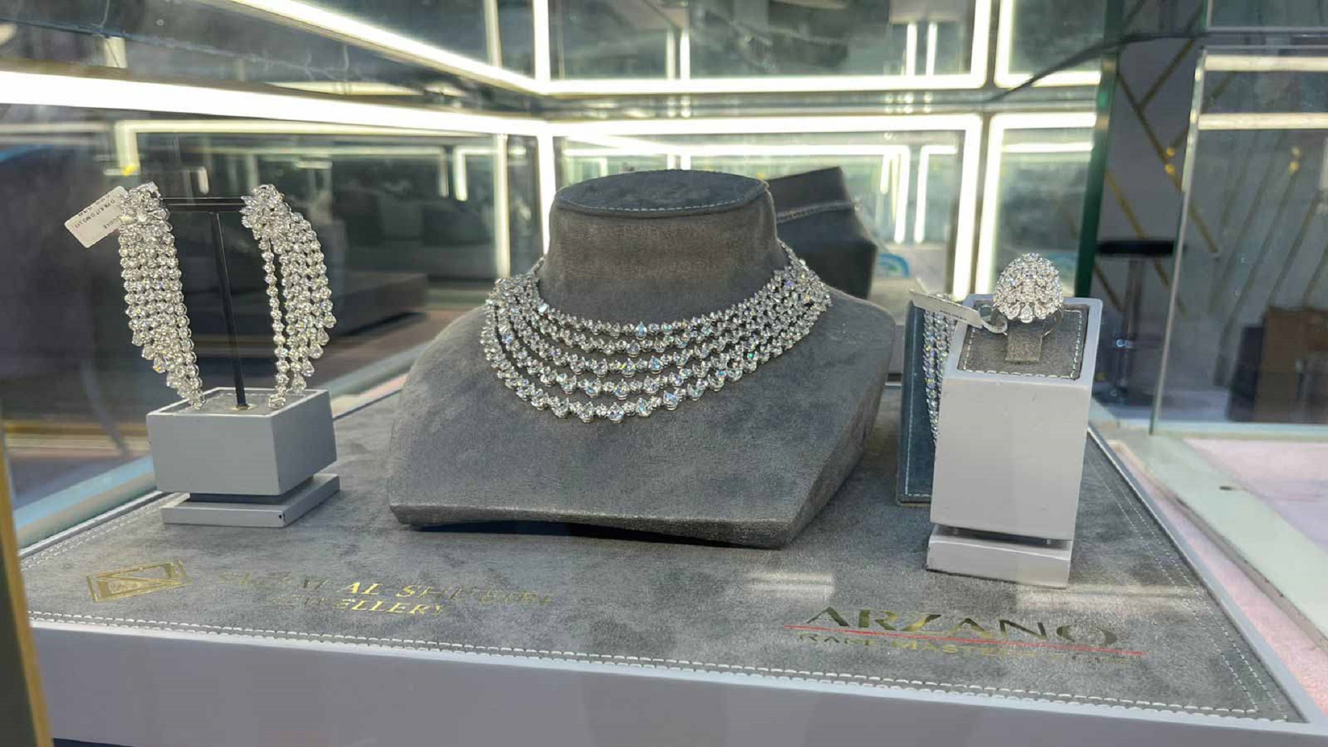 Image for the title: Jewels of Emirates Show showcases AED 3.8 million diamond  