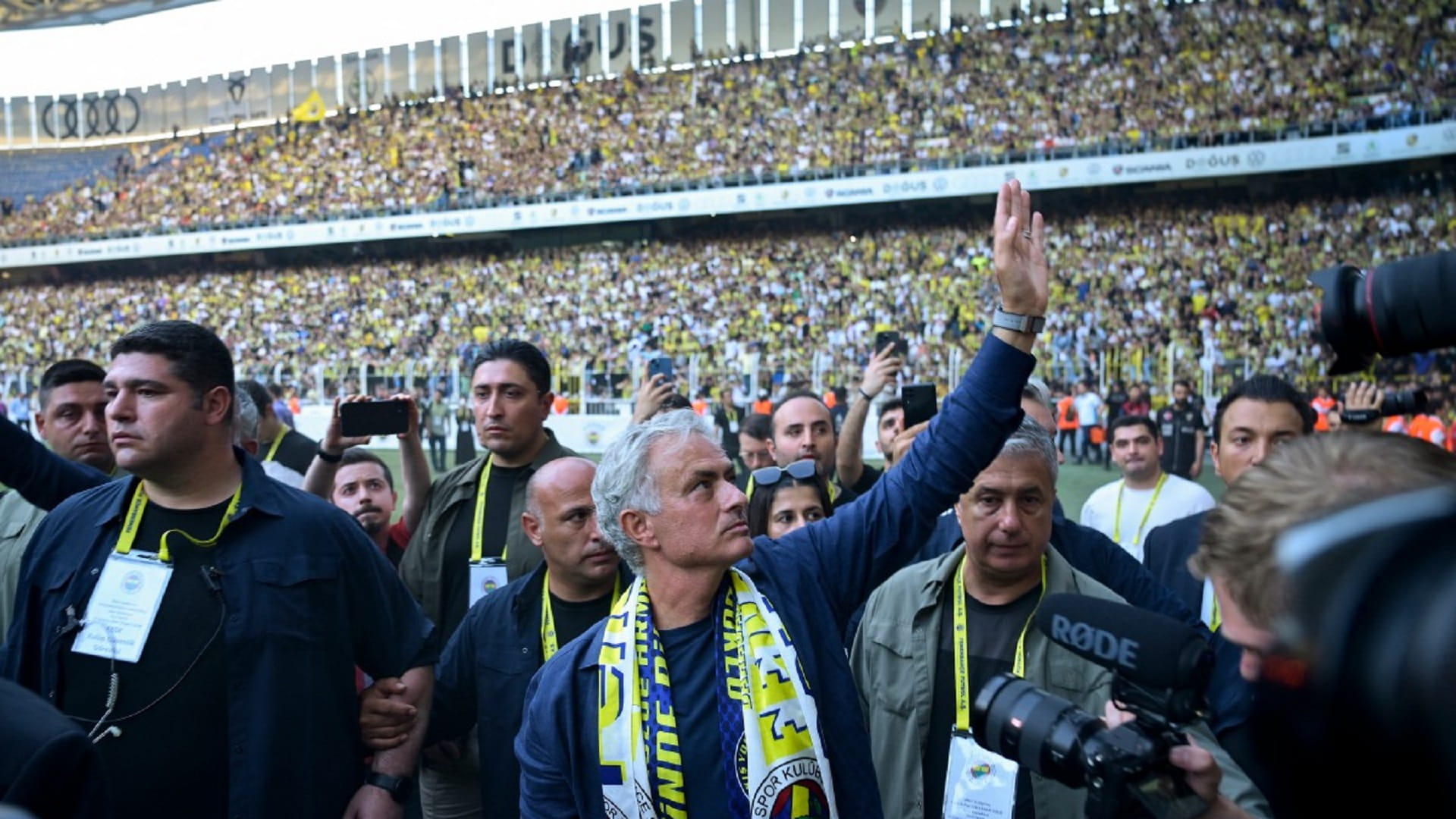 صورة بعنوان: المدرب البرتغالي مورينيو يتولى تدريب فناربخشه 