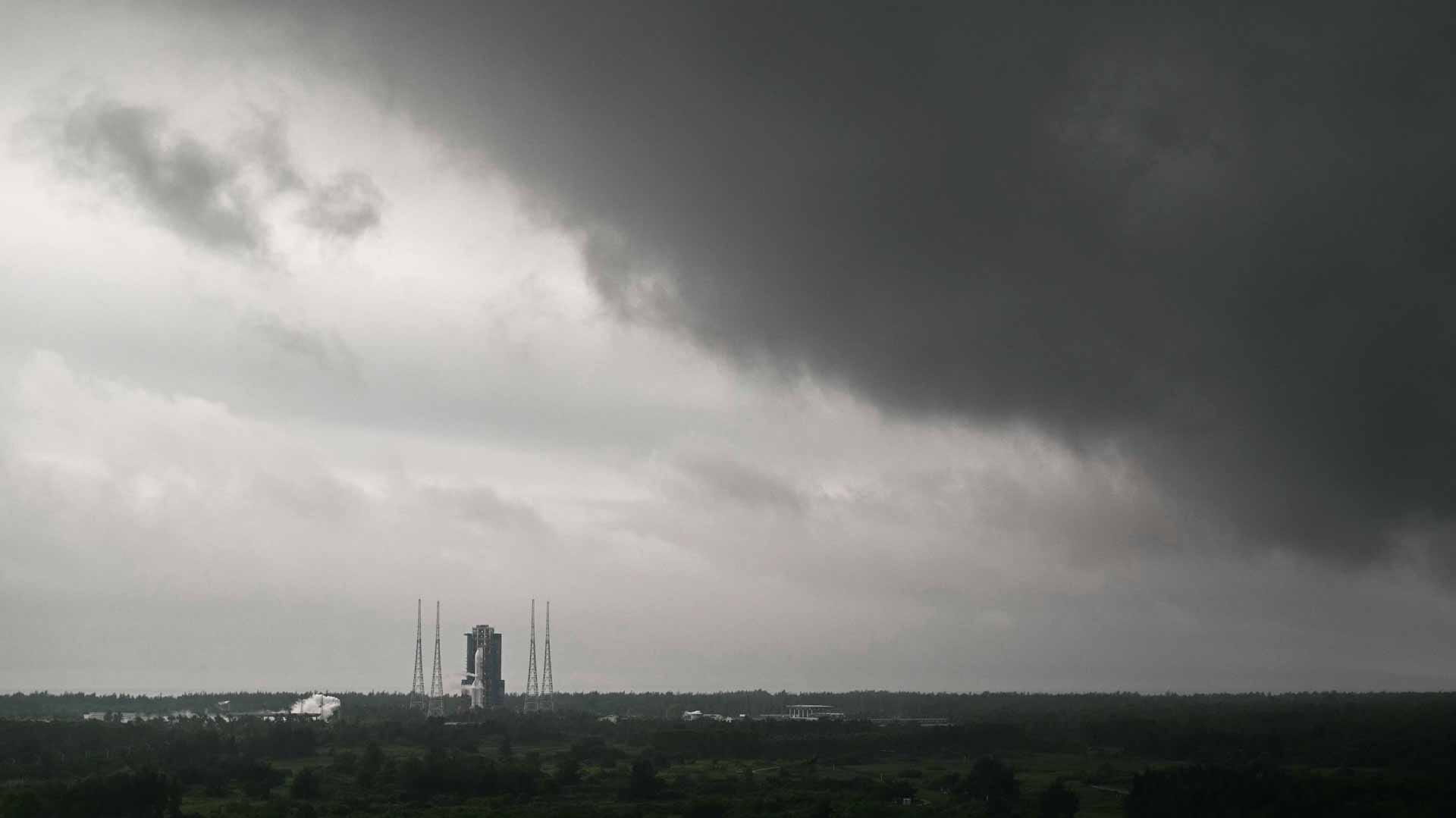 Image for the title: China probe successfully lands on far side of Moon