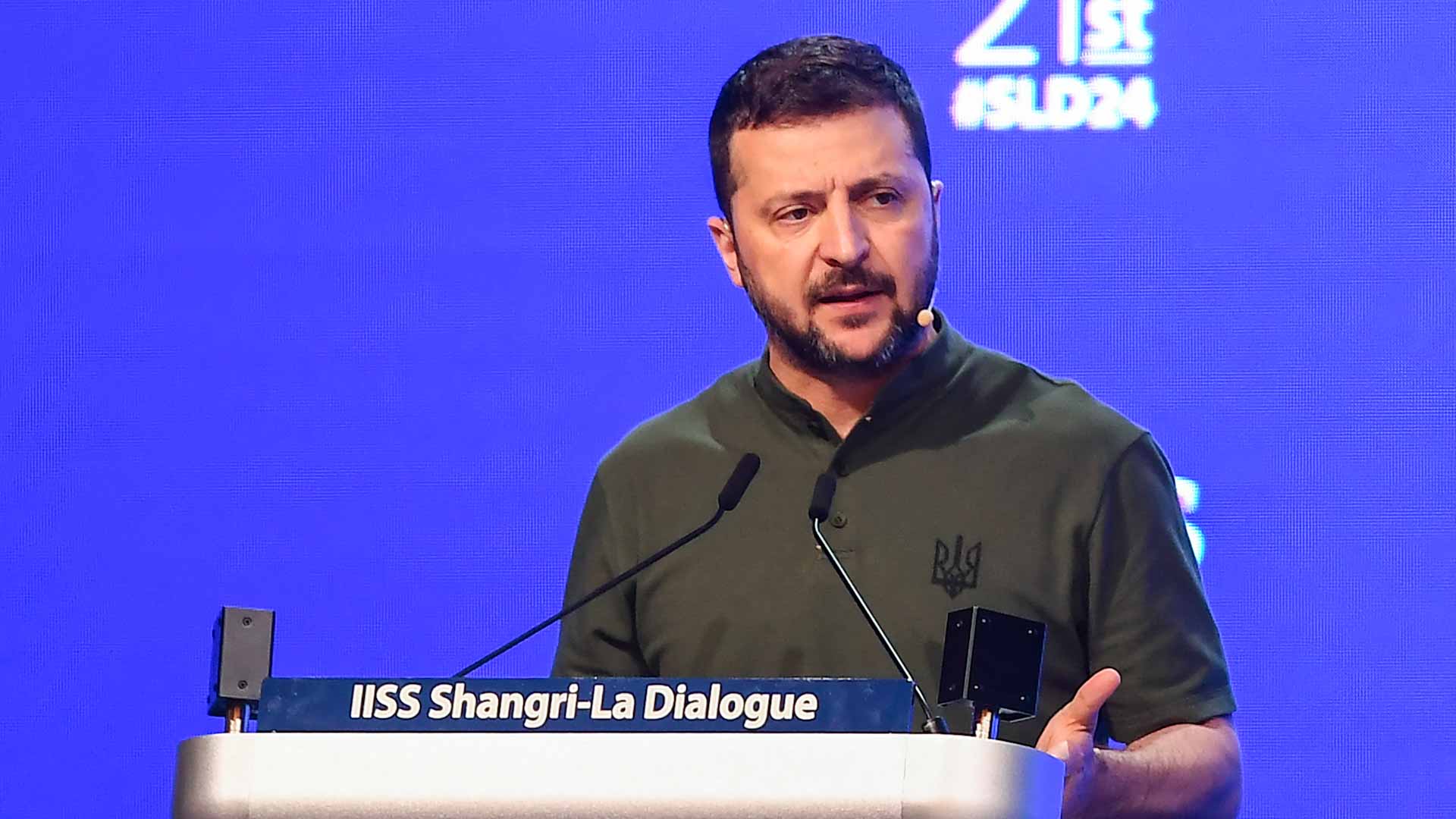 Image for the title: Ukraine's Zelensky meets with US defence secretary in Singapore 