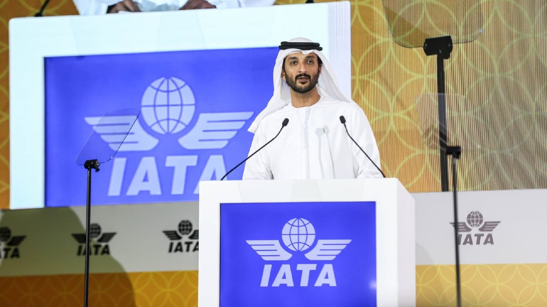 صورة بعنوان: بن طوق يؤكد التزام الإمارات العميق بتطوير صناعة الطيران واستدامتها 