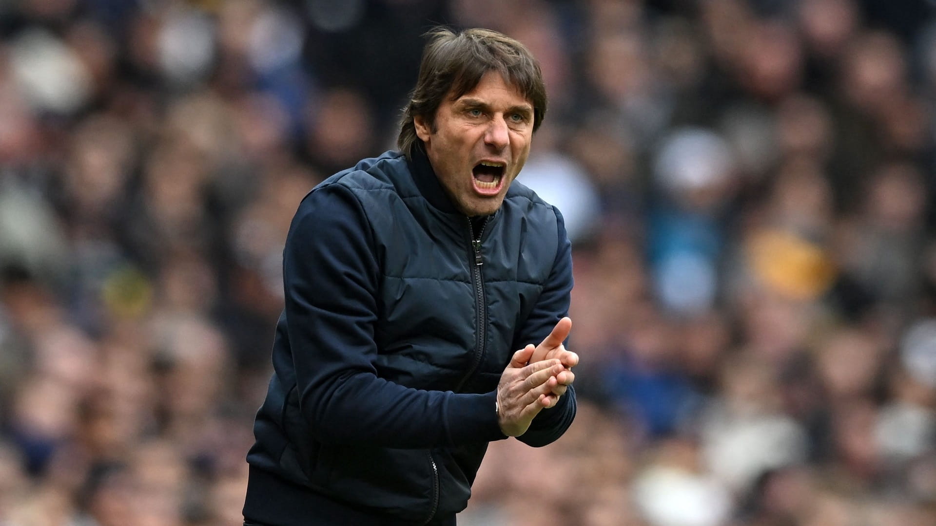 صورة بعنوان: نادي نابولي الإيطالي يتعاقد مع المدرب كونتي حتى 2027 