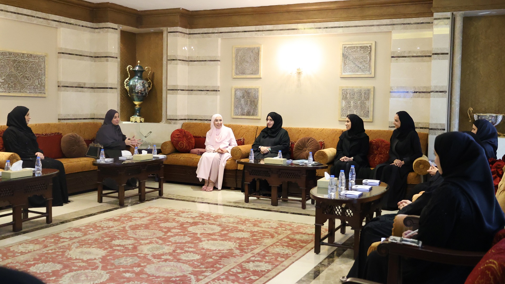 صورة بعنوان: وفد من عضوات الوطني الاتحادي يزور المجلس الأعلى للأسرة بالشارقة 