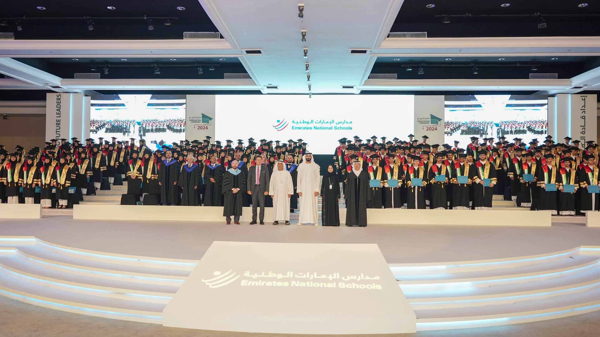 صورة بعنوان: وزير الثقافة يشهد تخريج طلبة مدارس الإمارات الوطنية 