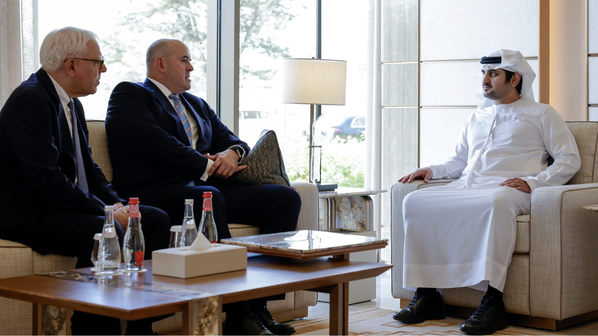 صورة بعنوان: مكتوم بن محمد يلتقي المؤسس والرئيس المشارك لمجموعةكارلايل العالمية 