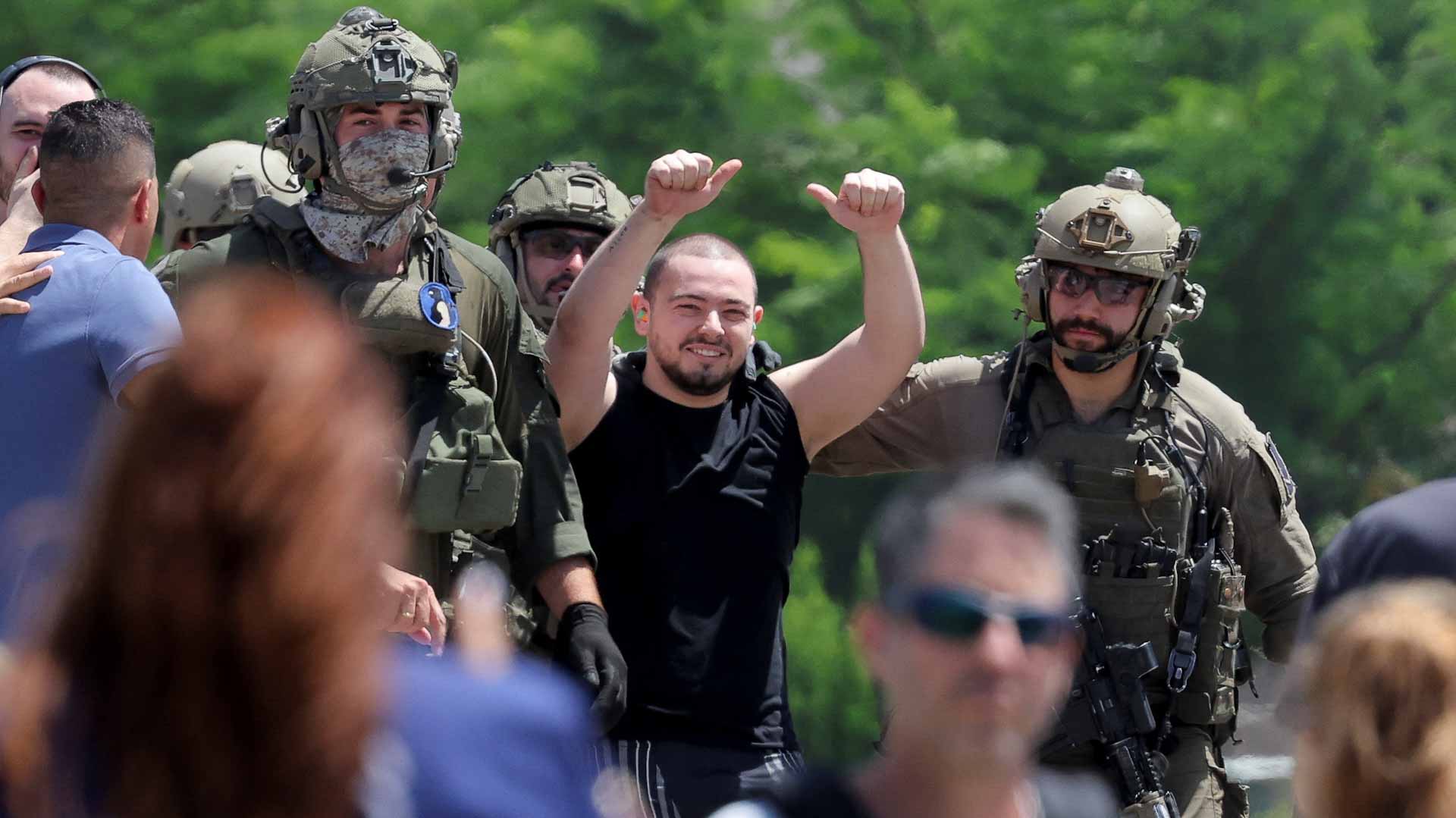 صورة بعنوان: الجيش الإسرائيلي يعلن تحرير 4 رهائن أحياء من غزة 