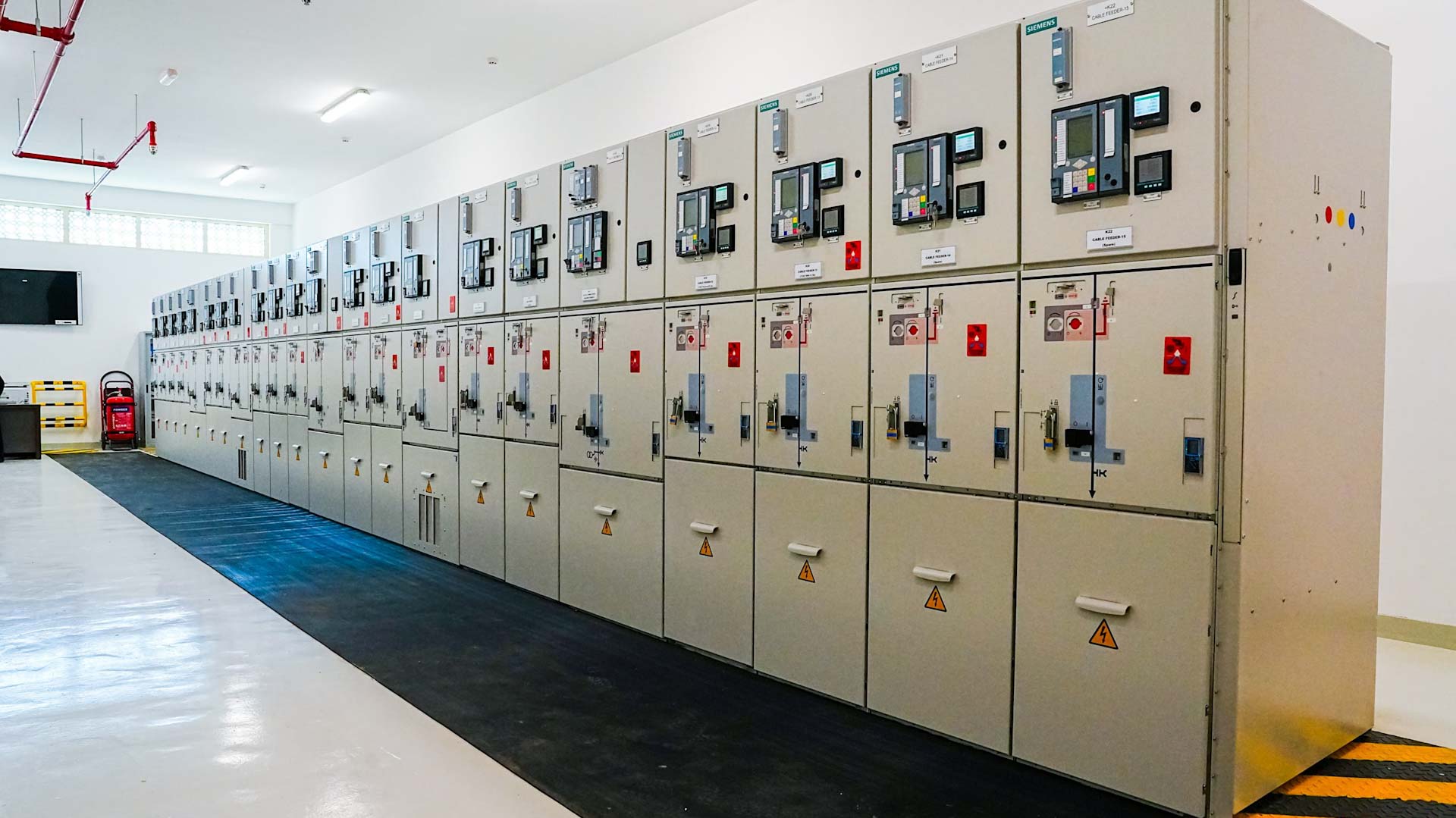 صورة بعنوان: كهرباء الشارقة تبدأ تشغيل محطة جديدة لنقل الطاقة في كلباء 