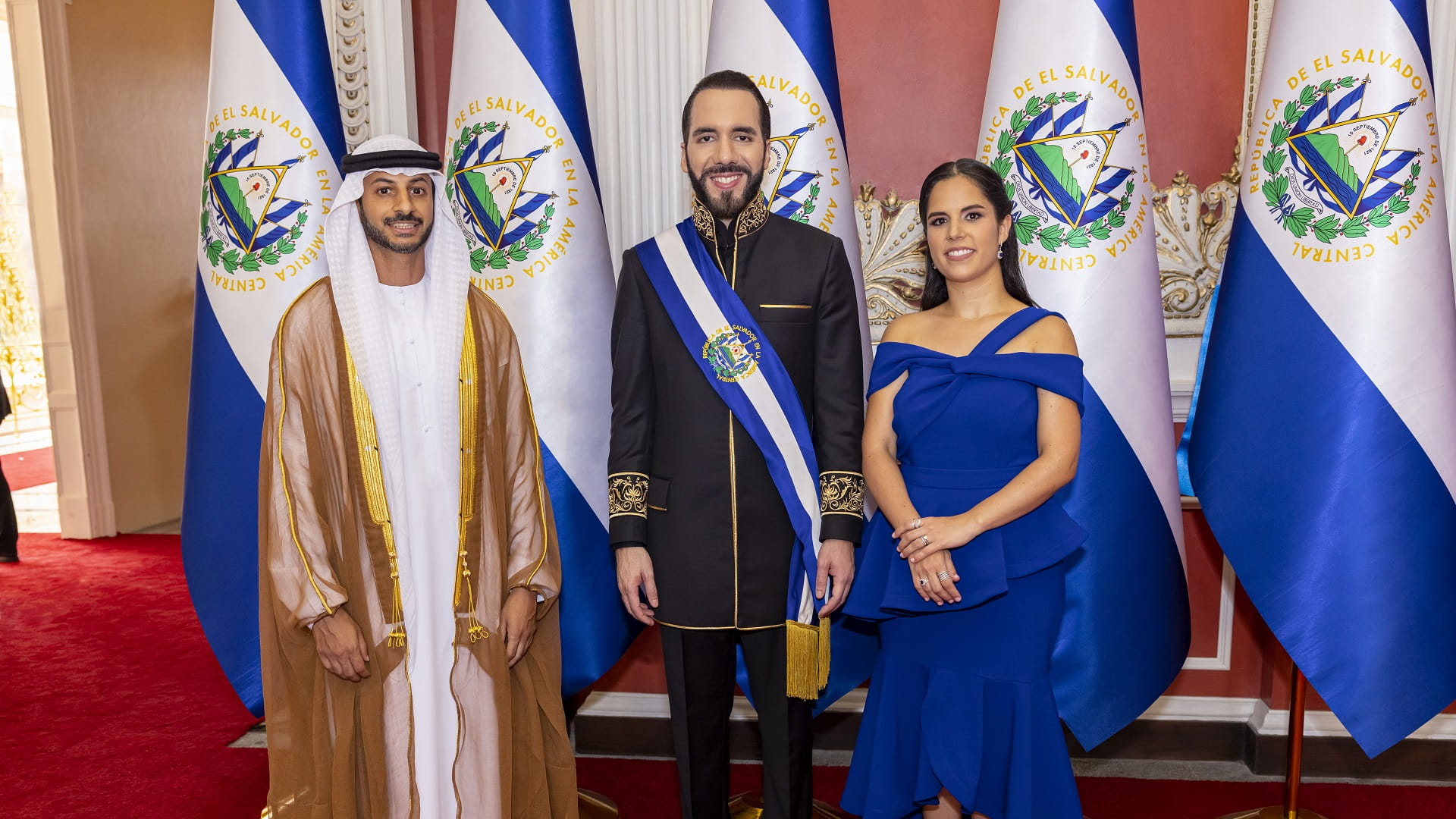 صورة بعنوان: القائم بالأعمال بسفارة الدولة يشهد حفل تنصيب رئيس السلفادور 