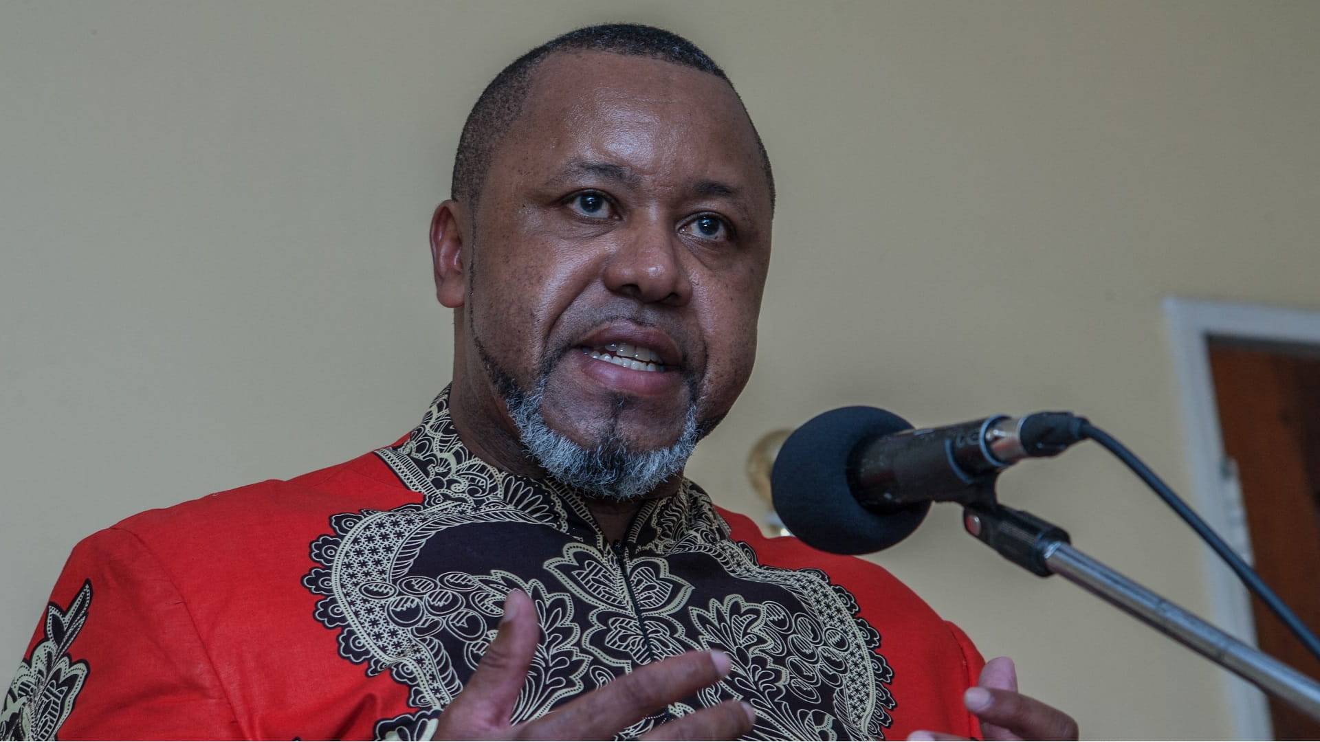 Image for the title: Plane carrying Malawi's VP reported missing, search underway 