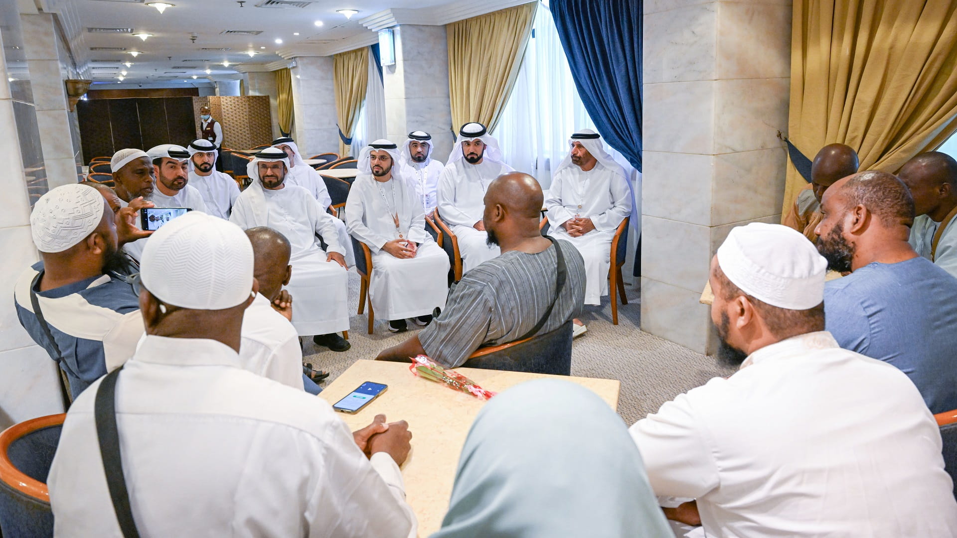 صورة بعنوان: على نفقة رئيس الدولة.. وفد من حجاج سيشل يصل إلى الأراضي المقدسة 