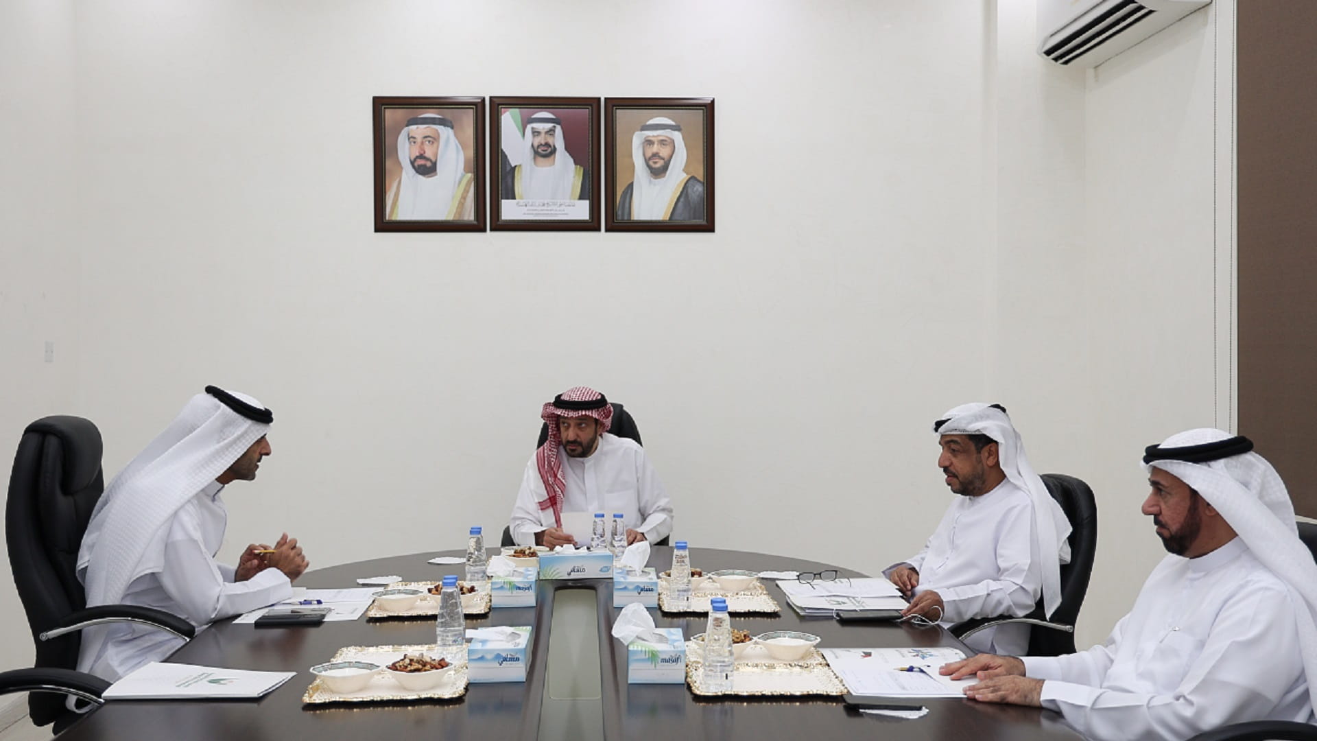 صورة بعنوان: مجلس إدارة الشارقة الخيرية يناقش الشراكات الداخلية والخارجية 