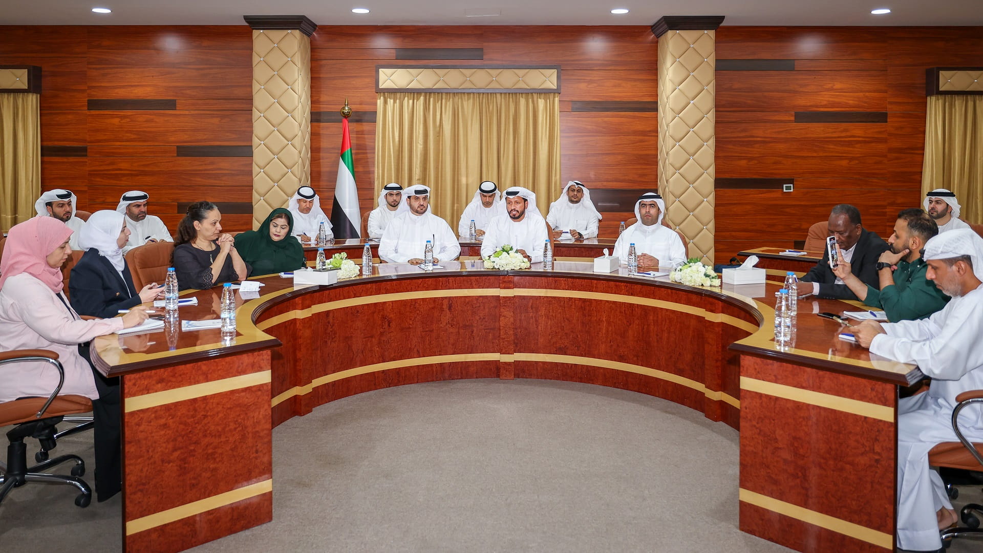 صورة بعنوان: شرطة الشارقة تضبط شبكة خارجية متخصصة بجرائم الاحتيال الإلكتروني 