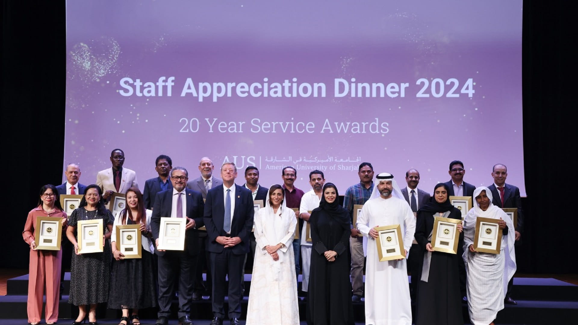 صورة بعنوان: بدور القاسمي تكرم 98 موظفاً من "أميركية الشارقة" 