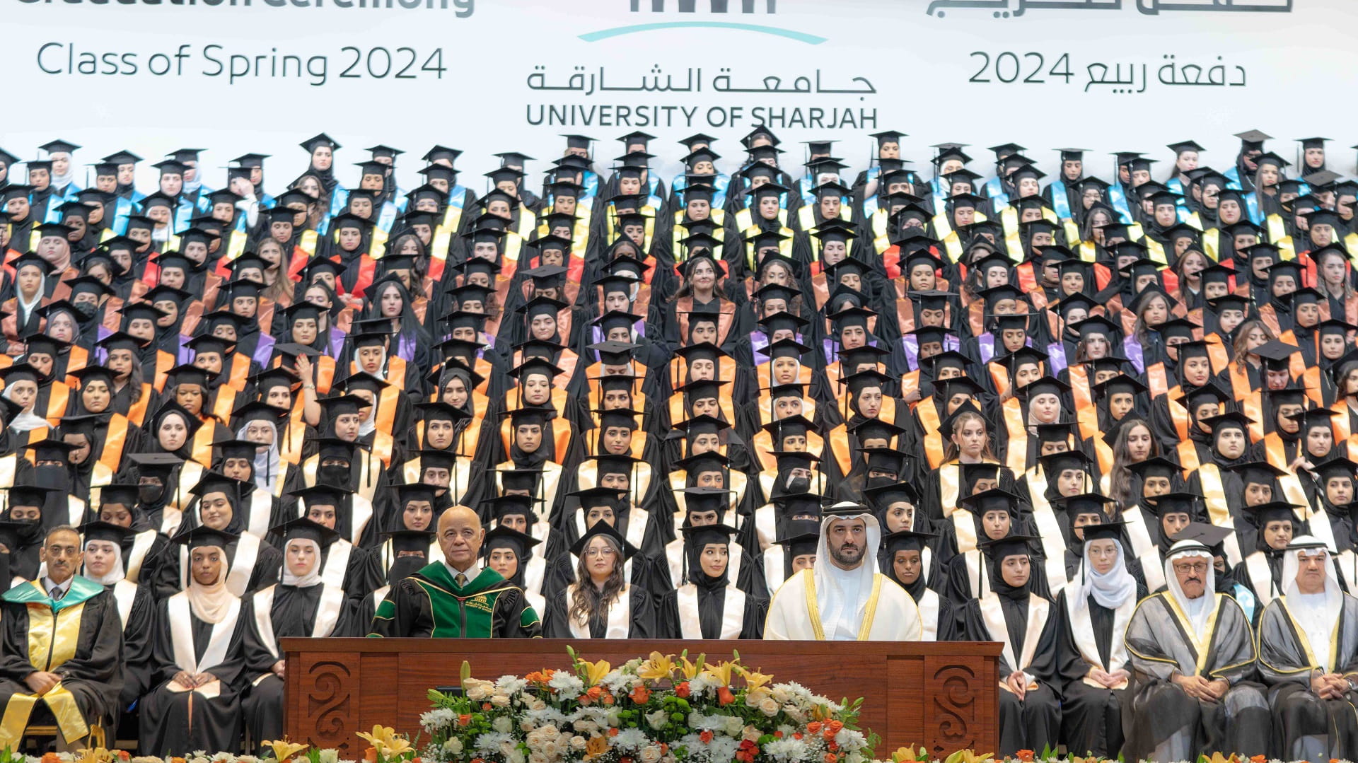 صورة بعنوان: سلطان بن أحمد القاسمي يشهد حفل تخريج طالبات جامعة الشارقة 