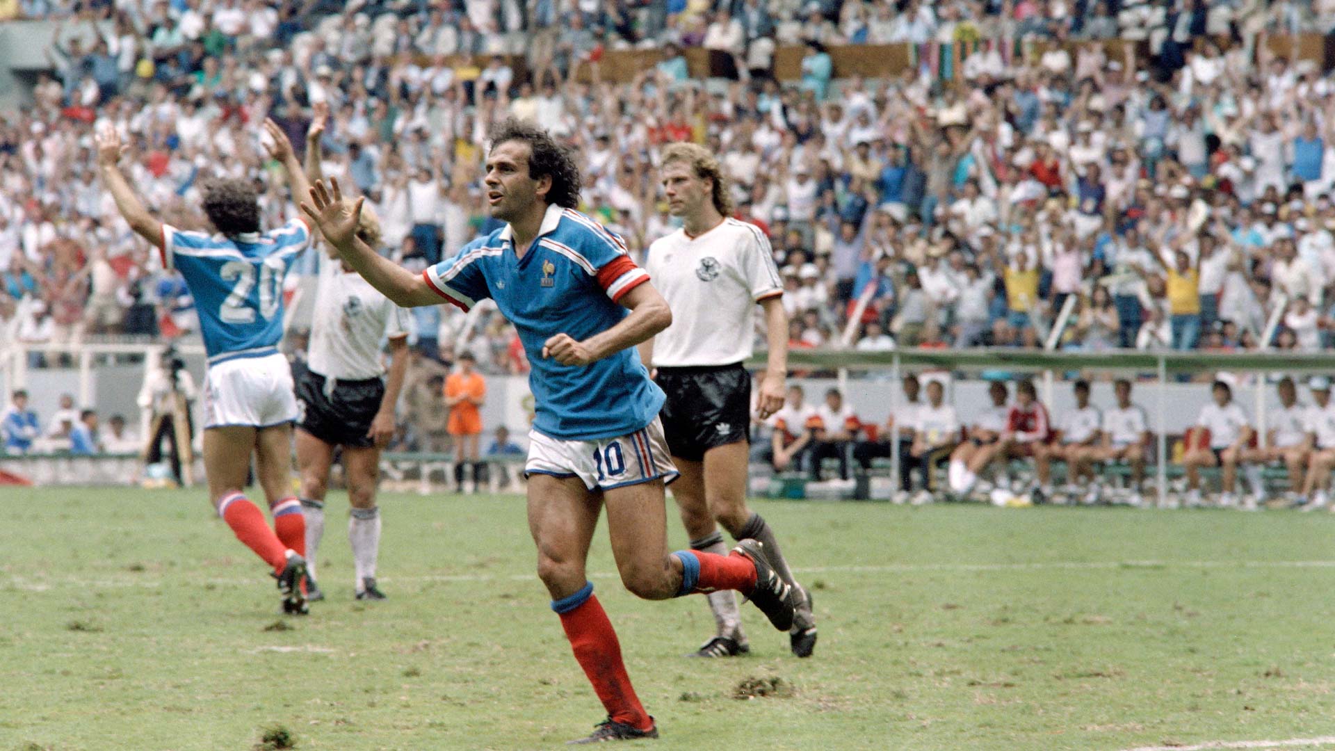 صورة بعنوان: بلاتيني ورونالدو أبرز لاعبي اليورو عبر التاريخ  