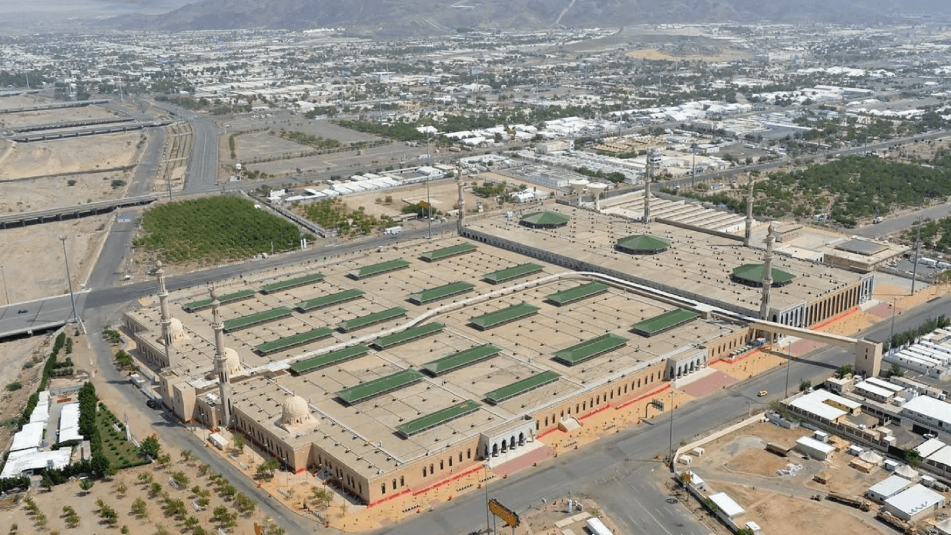 صورة بعنوان: مسجد نمرة... موضع خطب فيه المصطفى في حجة الوداع 