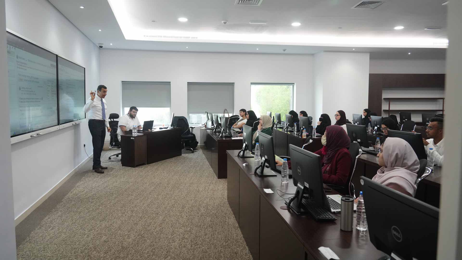 صورة بعنوان: "الشارقة لعلوم الفضاء" تنظم ورشة "تحليل النجوم الثنائية والمتعددة" 