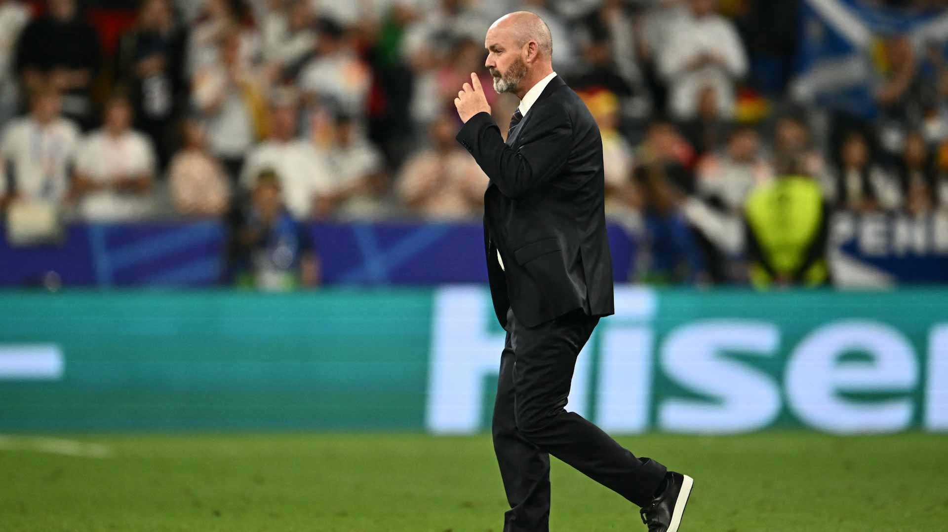 صورة بعنوان: كلارك مدرب أسكتلندا يطالب الجماهير بدعم المنتخب الأول    