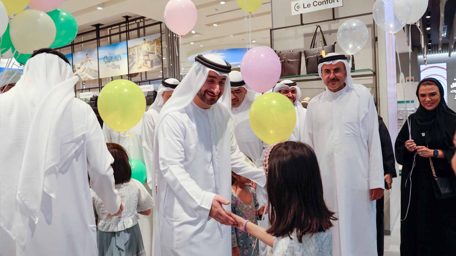 صورة بعنوان: في تعاون.. خيرية الشارقة ودبي الإسلامي ينفذان مبادرة كسوة العيد  