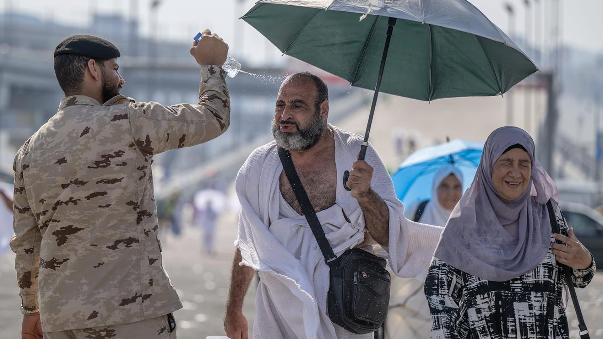 Image for the title: Saudi health ministry warns pilgrims: Avoid sun, follow guidelines 