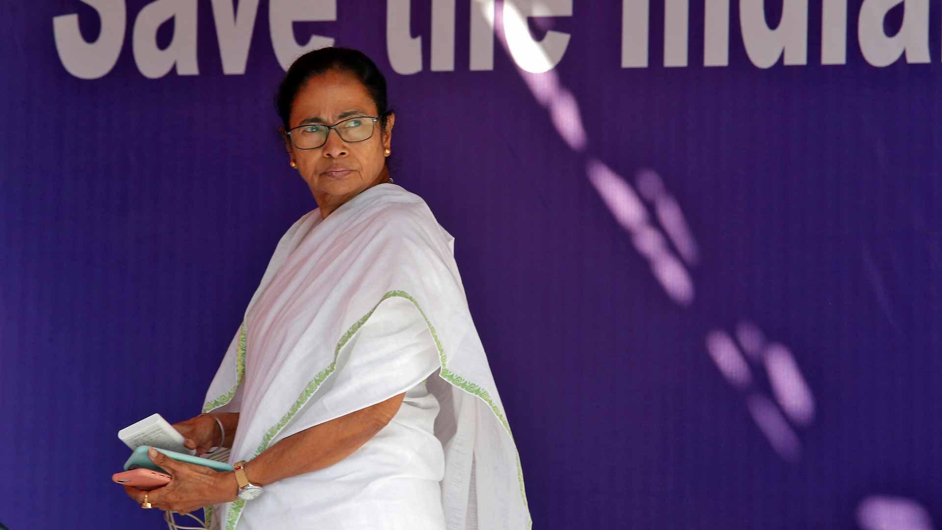 صورة بعنوان: في الهند..تصادم بين قطار بضائع وآخر للركاب بولاية البنغال الغربية  