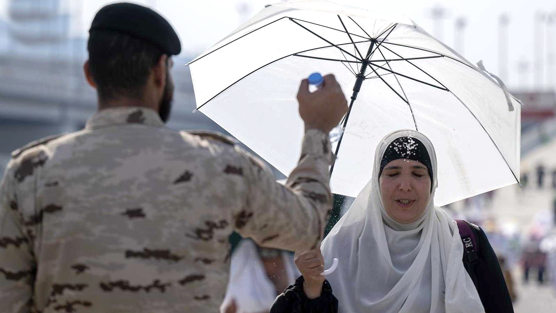 صورة بعنوان: السلطات السعودية تسجل 2764 إصابة بالإجهاد الحراري بين الحجاج 