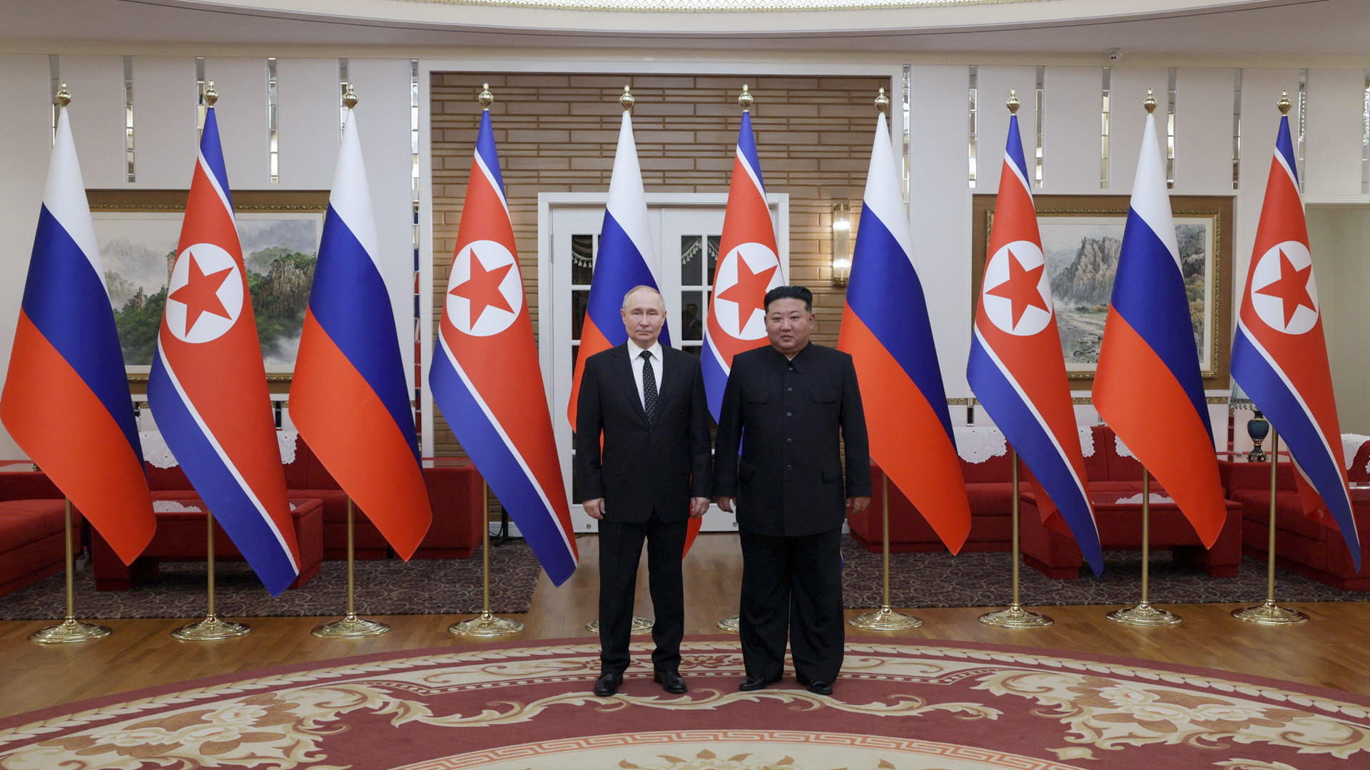 صورة بعنوان: روسيا وكوريا الشمالية توقعان اتفاقاً للدفاع المتبادل 