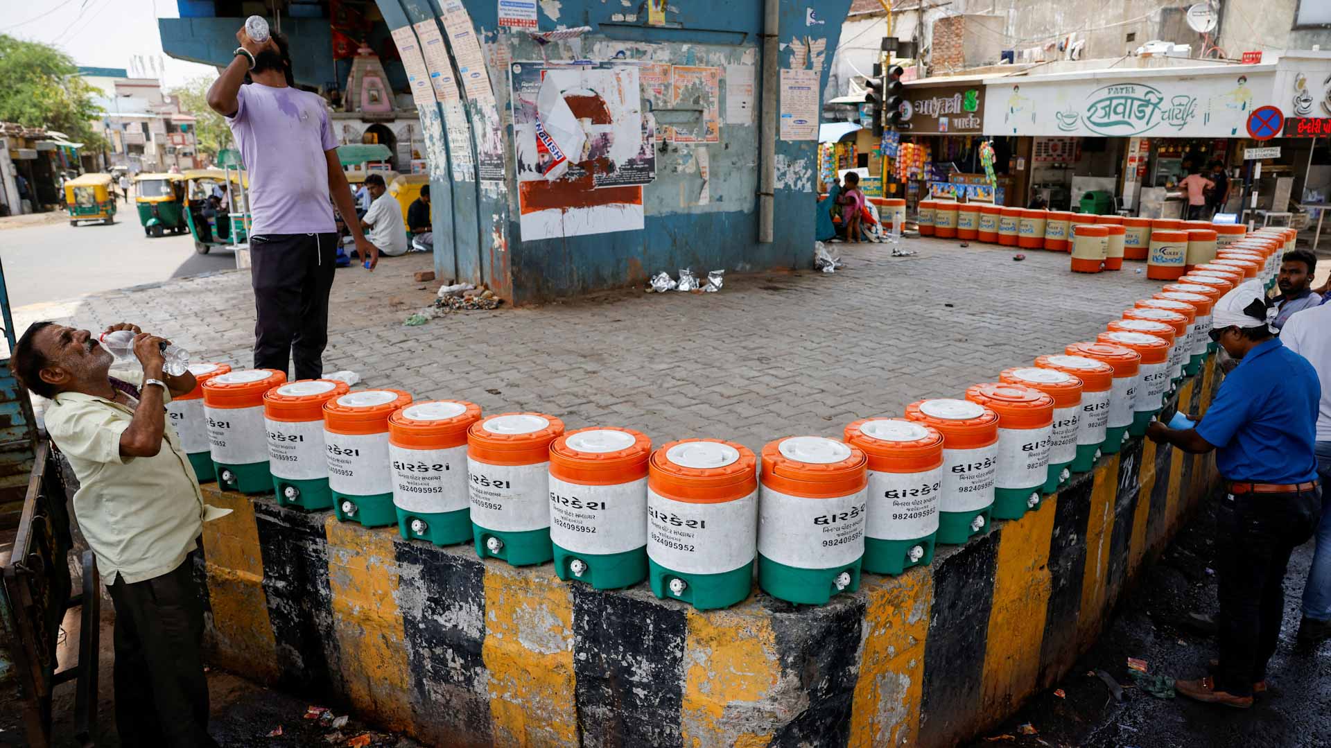 صورة بعنوان: بسبب تغير المناخ.. موجة حر لافحة تجتاح الهند وتقتل 52 في نيودلهي 