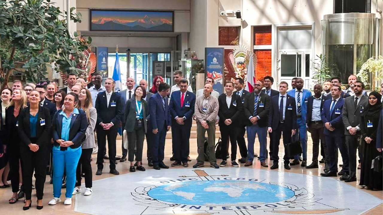 صورة بعنوان: شرطة الشارقة تشارك في "مؤتمر الشبكة الدولية 3 للإنتربول" بفرنسا 