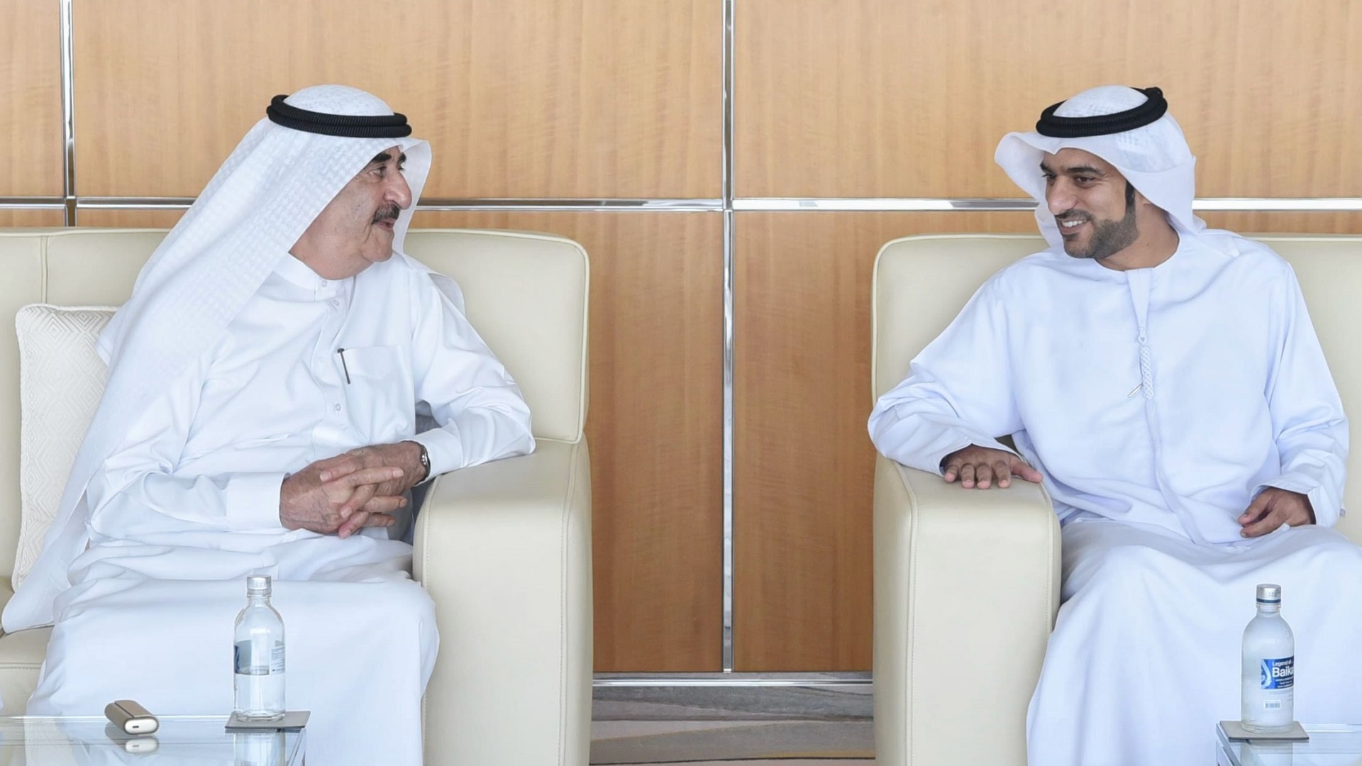 صورة بعنوان: حاكم أم القيوين يستقبل مواطناً حاصلاً على دكتوراه في البحث الجنائي 