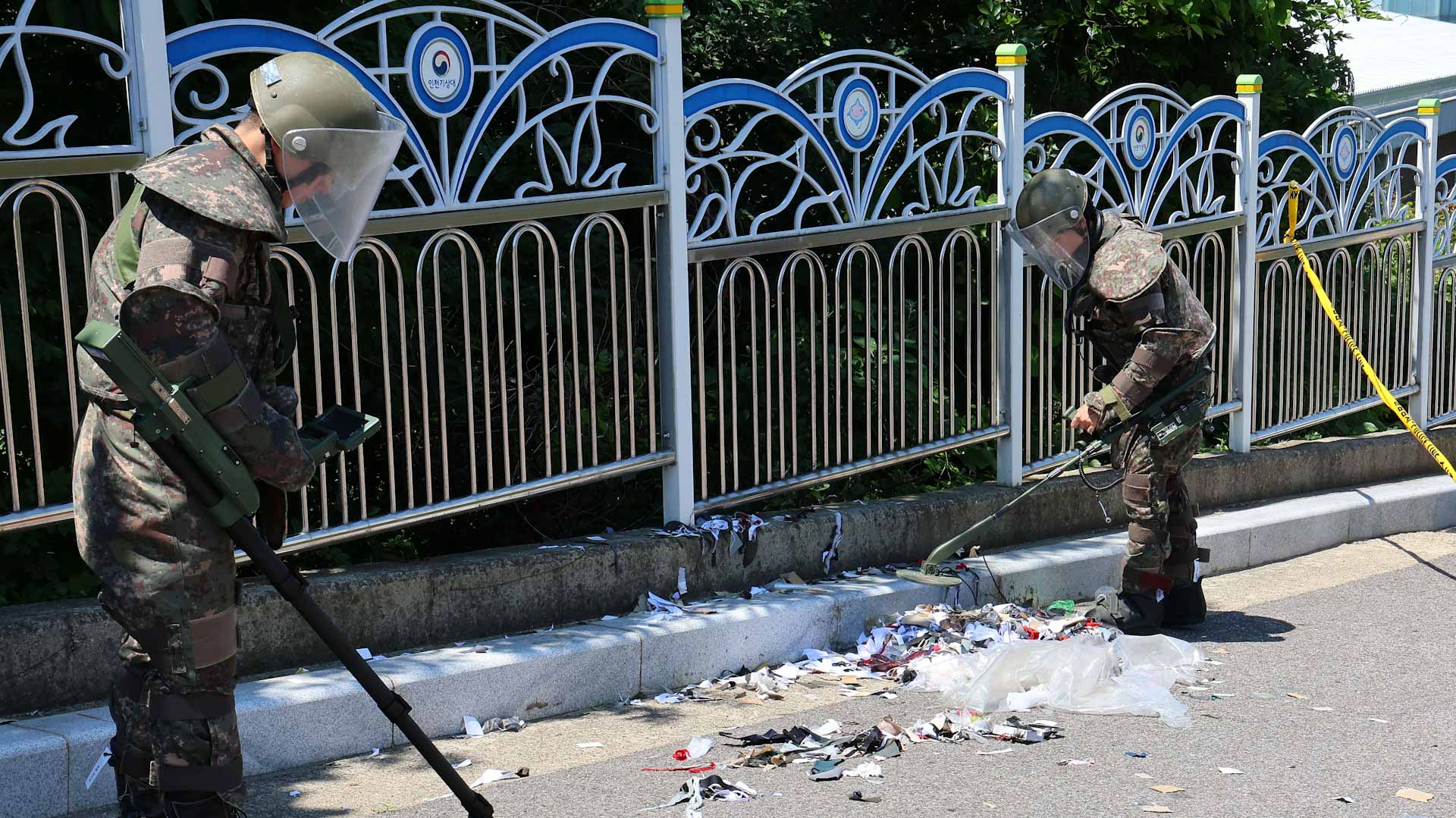 صورة بعنوان: لفترة وجيزة..بالونات قمامة كوريا الشمالية تغلق مطار إنتشون الجنوبي 