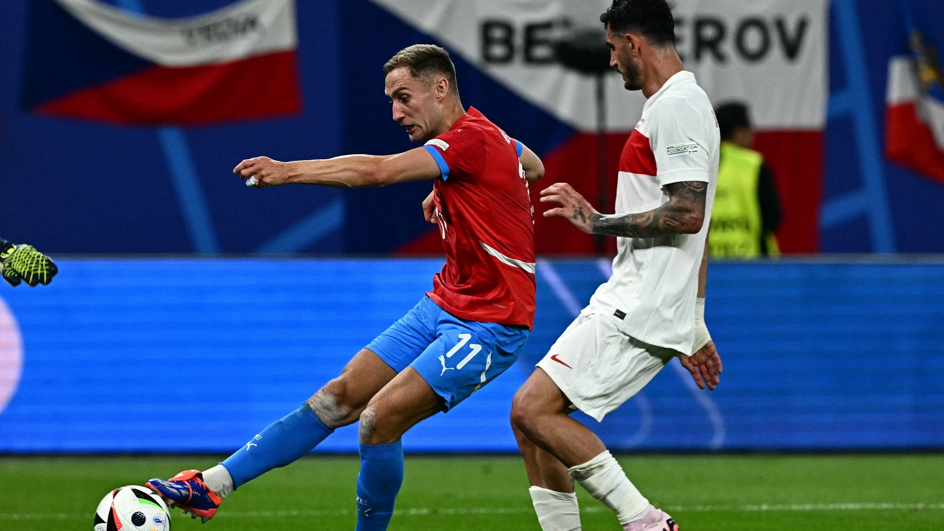 Image for the title: Turkey edge into Euros last 16 with tense win over Czechs 