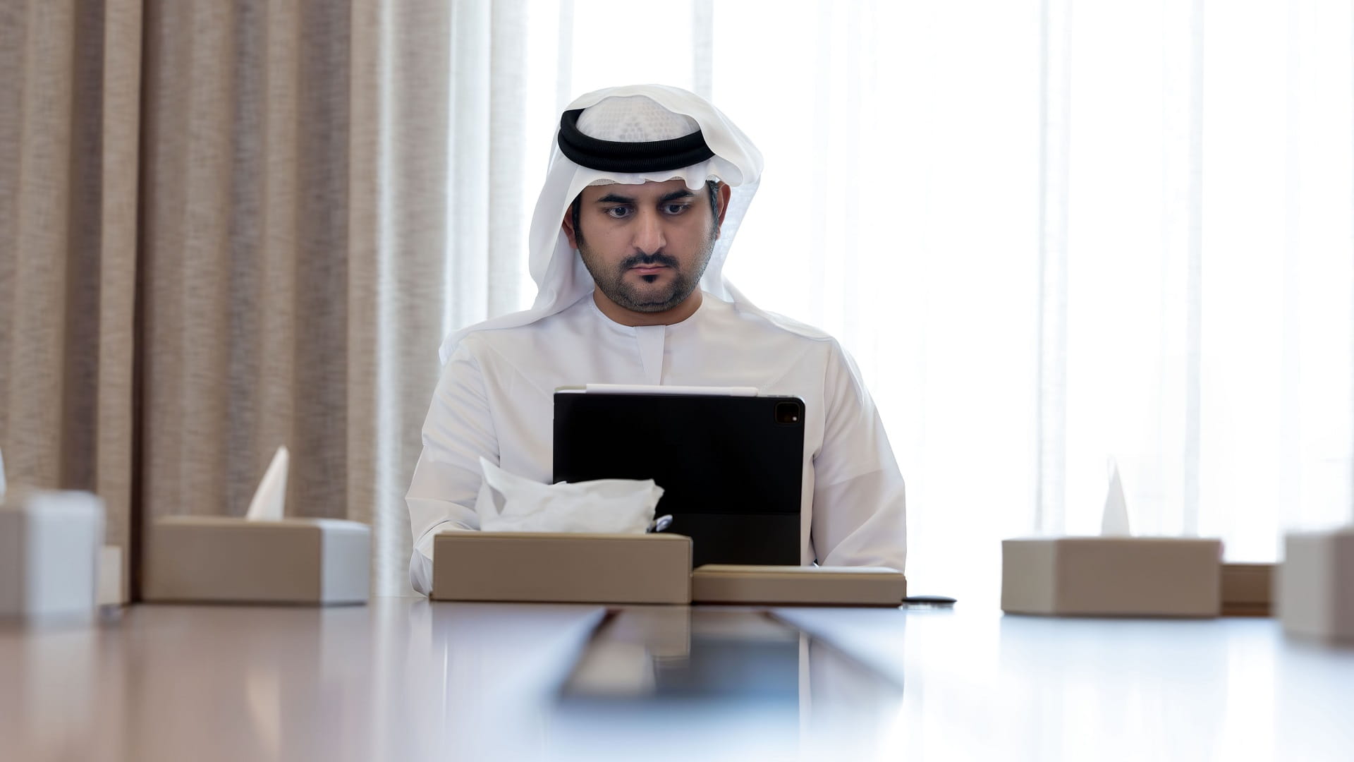 صورة بعنوان: مكتوم بن محمد: دبي نموذج اقتصادي متكامل ووجهة عالمية للاستثمار 