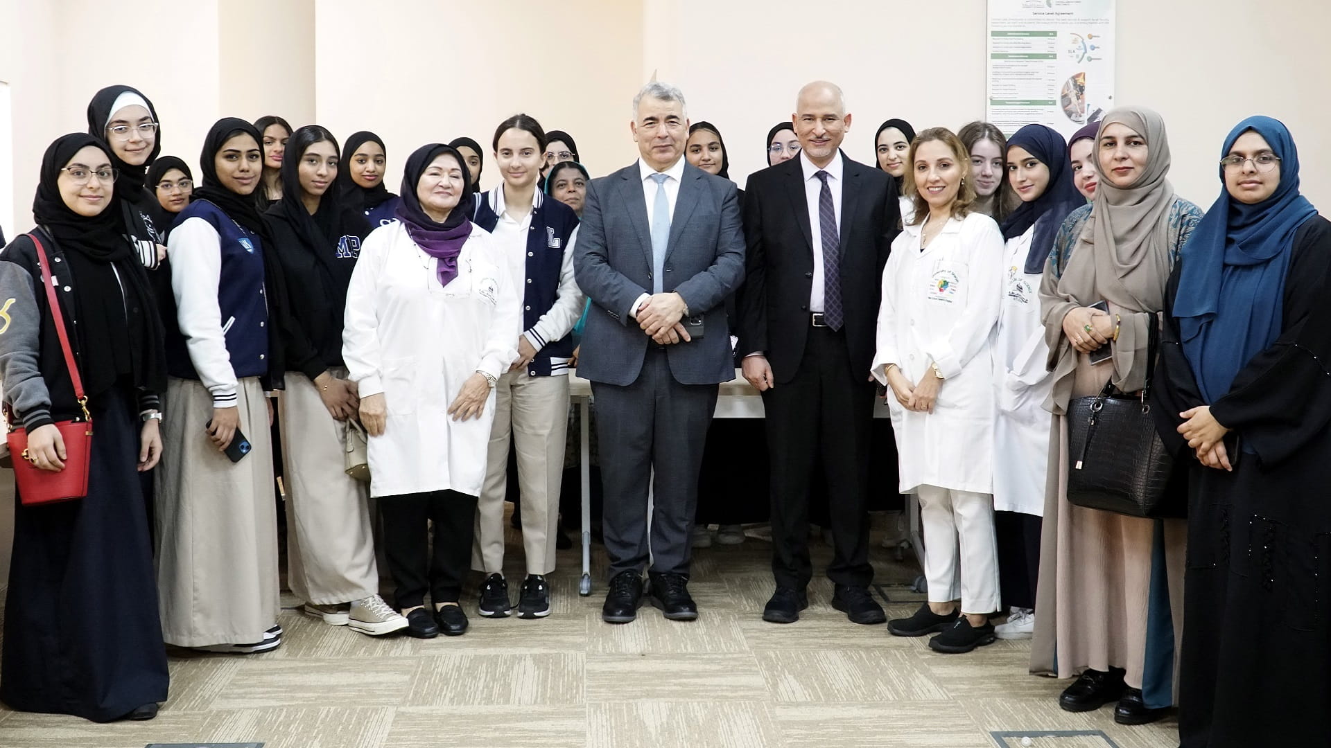 صورة بعنوان: جامعة الشارقة تعقد ورشة الخبرة العملية لطلبة مدارس الثانوية 