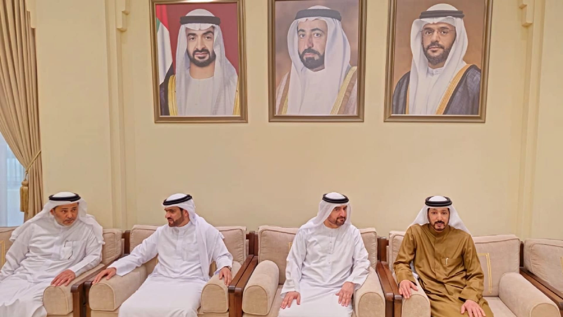 صورة بعنوان: عبد الله بن سالم القاسمي يعزي في وفاة سعيد خلفان المري 