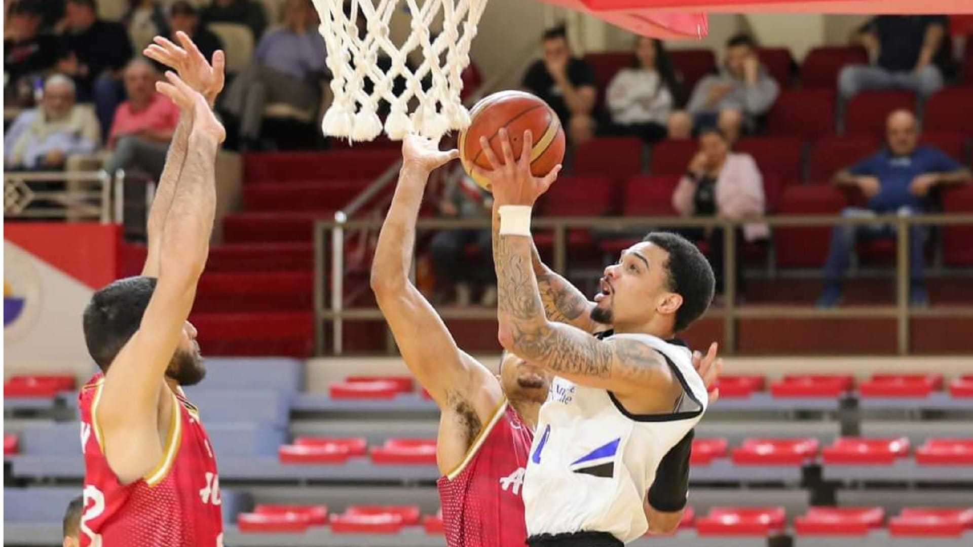 صورة بعنوان: الشارقة والأنطوني إلى نهائي البطولة الدولية الرابعة لكرة السلة 