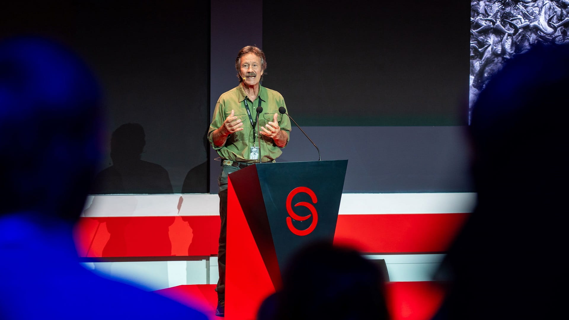 صورة بعنوان: المصورّ جونثان سكوت: الطبيعة مكان يجب أن يحترمه البشر جميعهم 