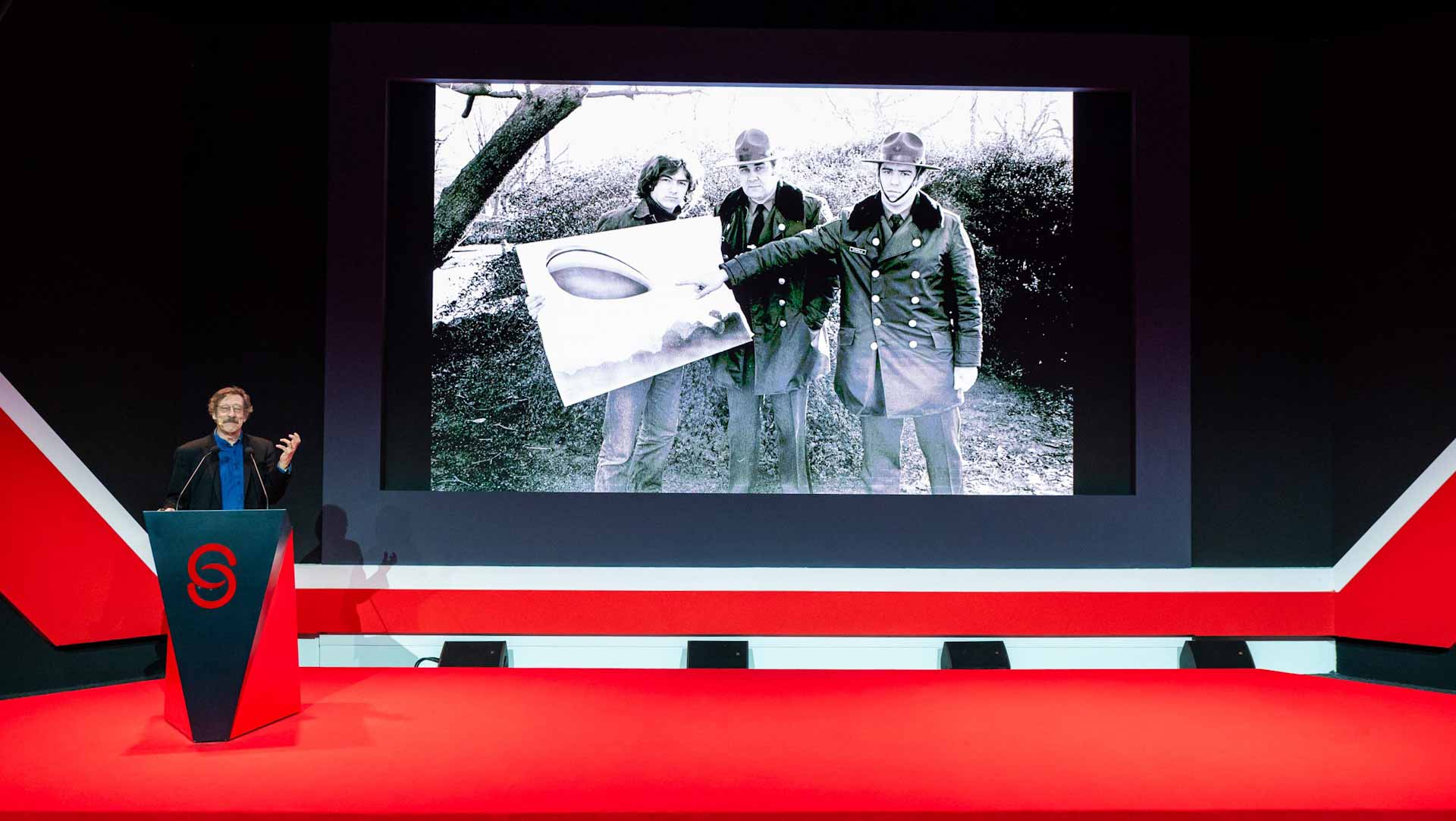 Image for the title: Xposure: Rick Smolan regales audience with his adventures 