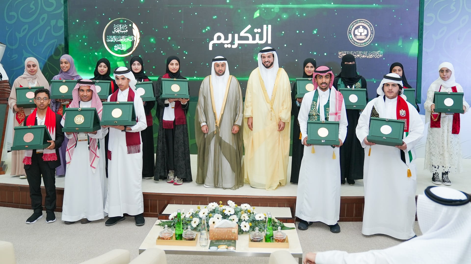 صورة بعنوان: محمد بن حميد يكرم الفائزين في مسابقة الشعر والرواية لدول الخليج 