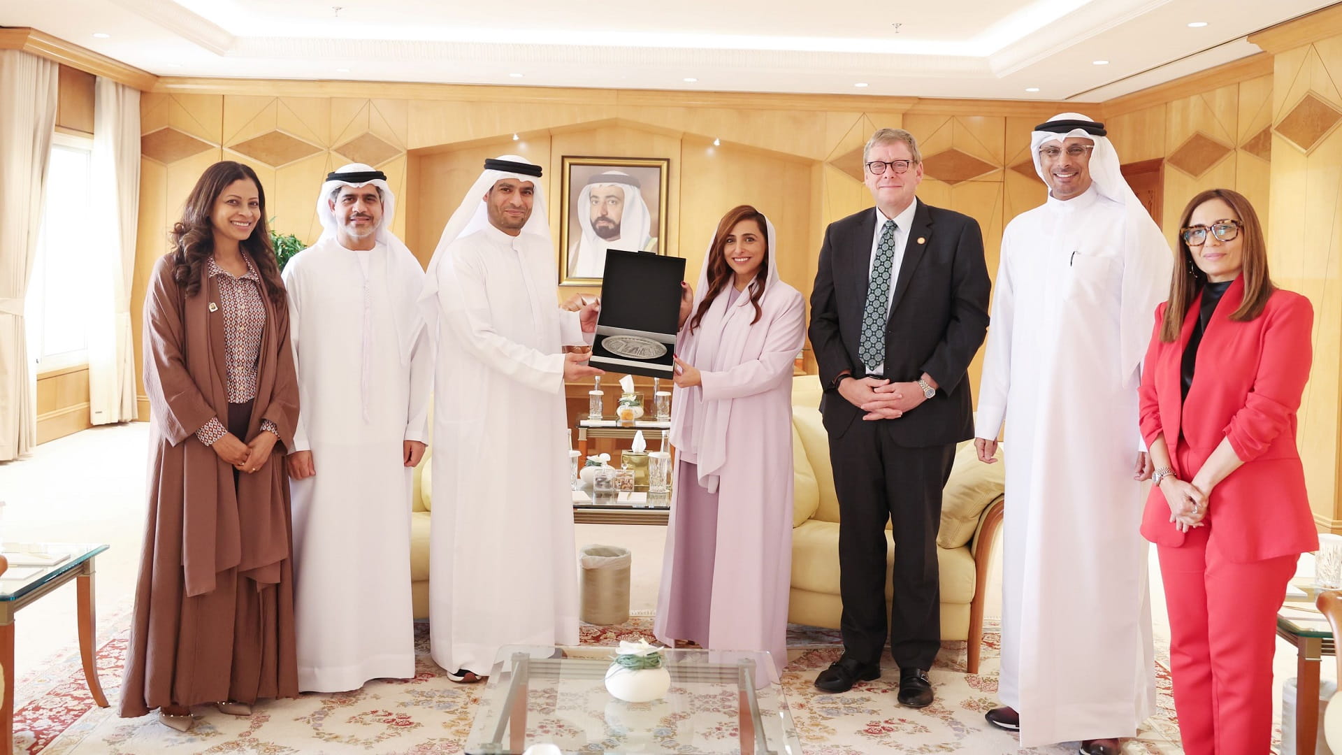 صورة بعنوان: الجامعة الأميركية تبرم اتفاقية مع بلدية الشارقة ومعهد السياقة 