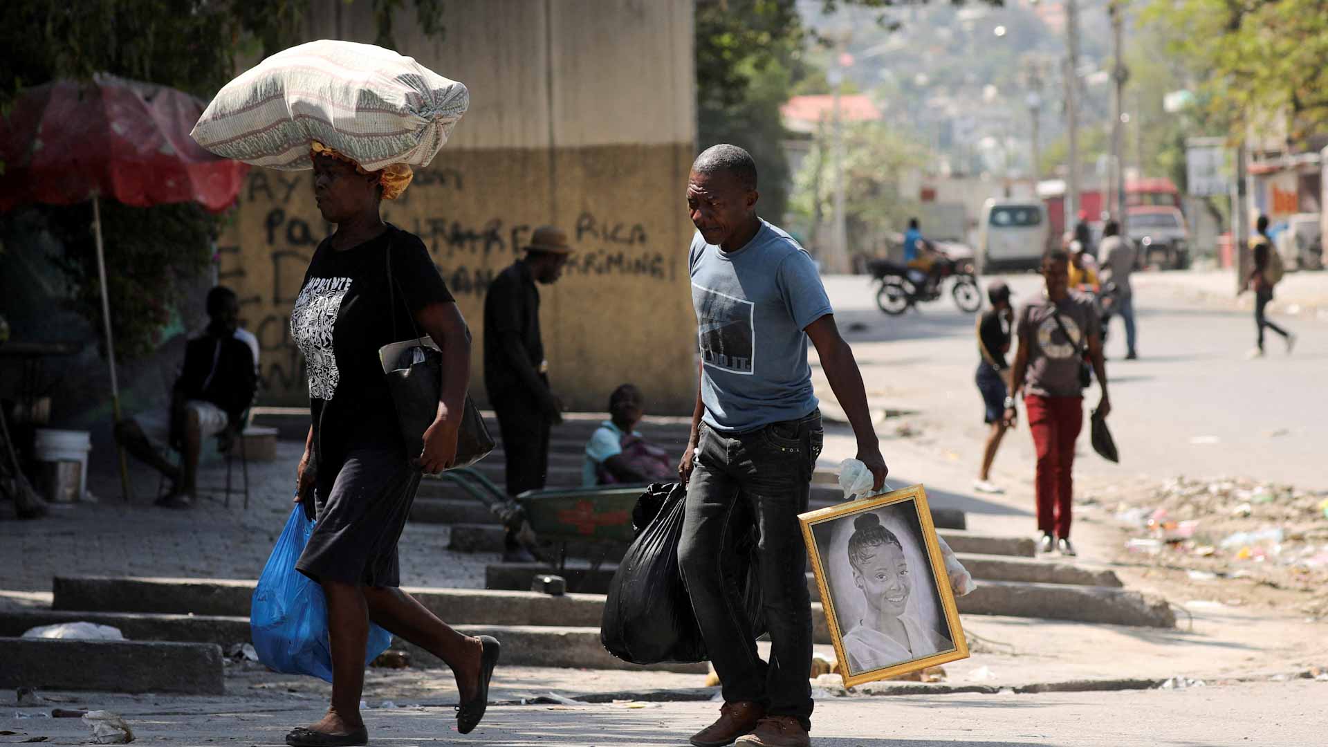 صورة بعنوان: وسط فوضى عارمة..عصابات في هايتي تتسبب في تشريد 15 ألف شخص  