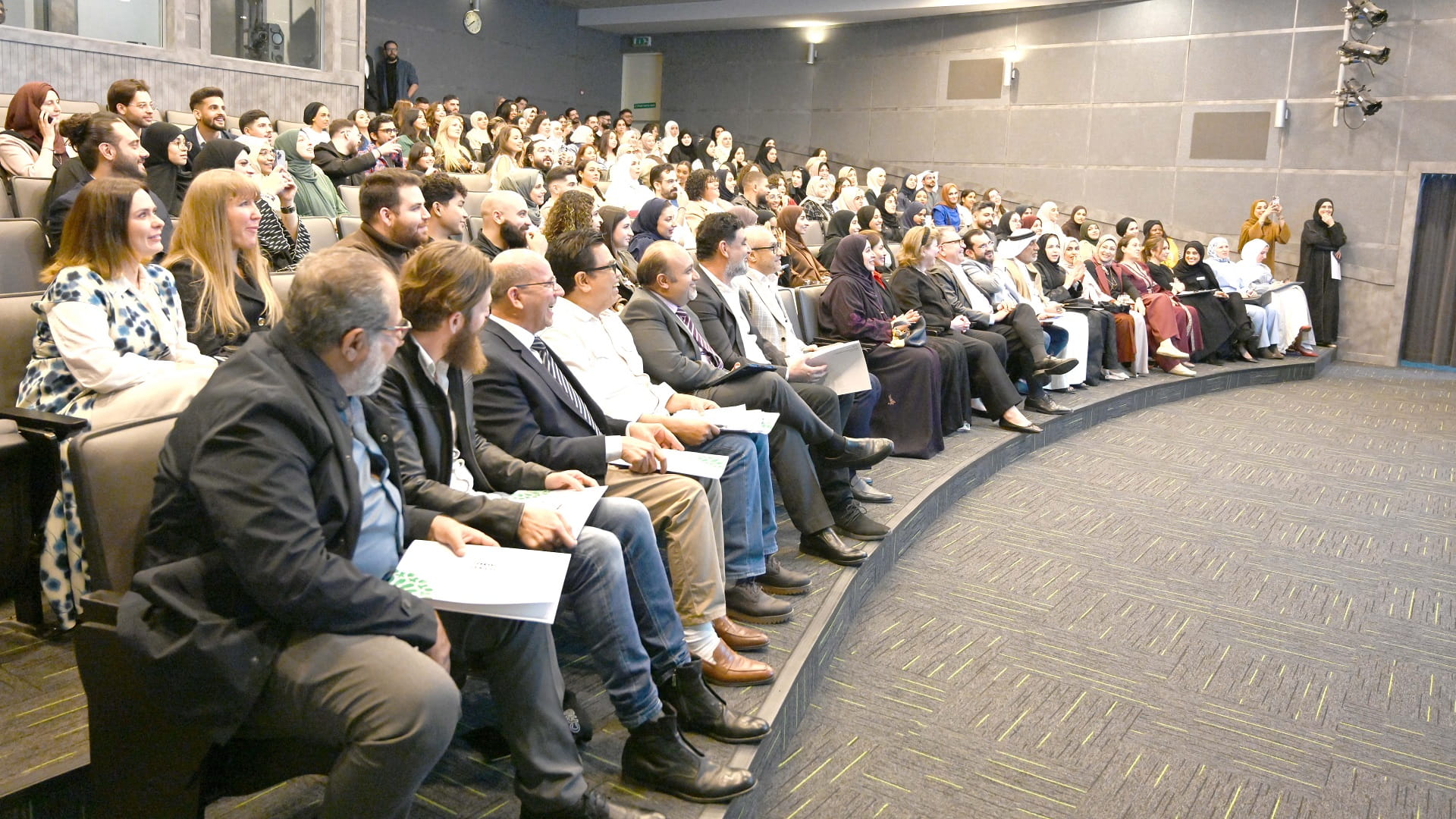 صورة بعنوان: رابطة خريجي جامعة الشارقة تعقد الملتقى السنوي لكلية الفنون 