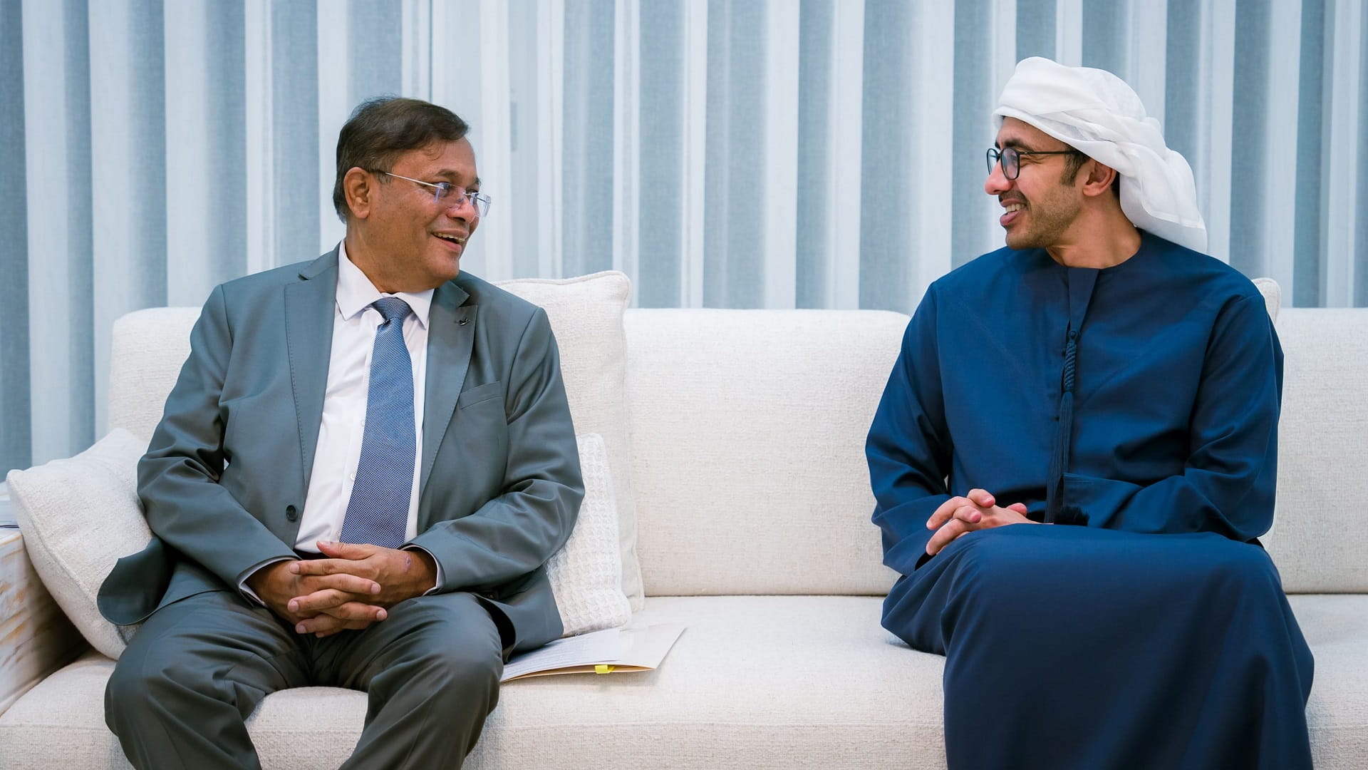 Image for the title: UAE Pres. receives written message from PM of Bangladesh 