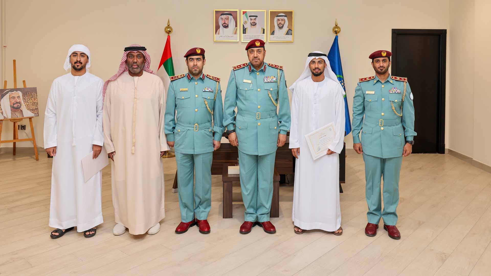 صورة بعنوان: شرطة الشارقة تكرم منتسبين لتميزهما في أداء الواجب المجتمعي 