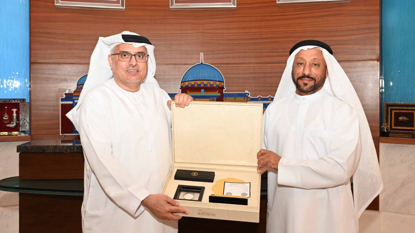 صورة بعنوان: "التوطين" و"غرفة الشارقة" تبحثان جهود تحقيق التوطين بالقطاع الخاص 