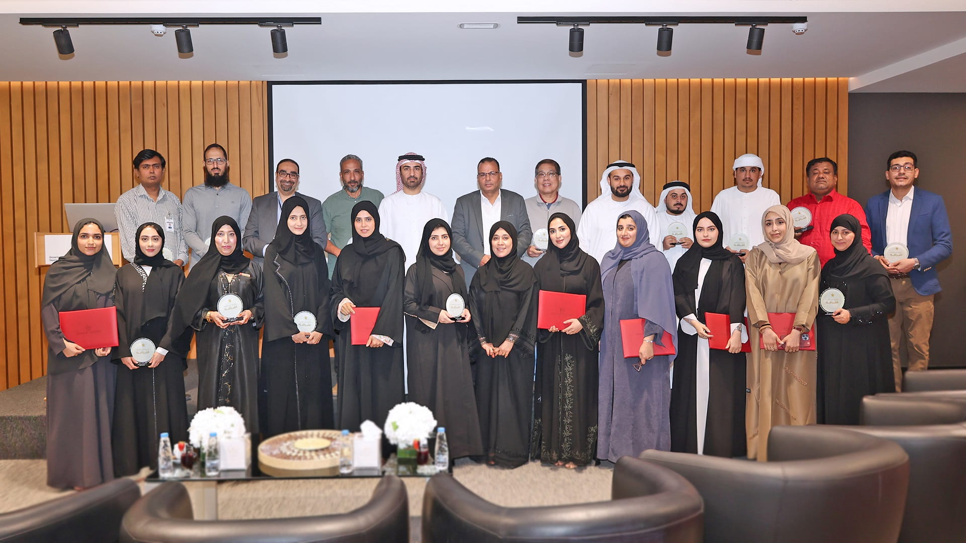 صورة بعنوان: "أشغال الشارقة" تنظم فعالية "ولكم في التميز إشراقة" 